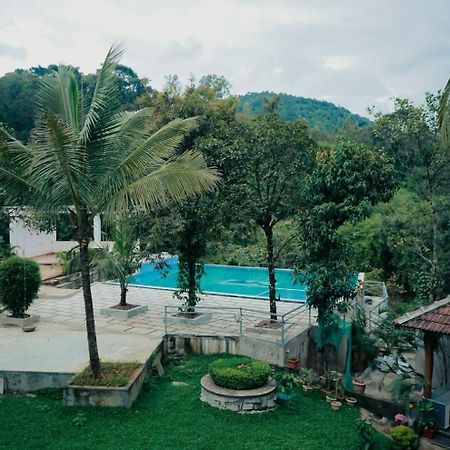 Coorggavadana Hotel Madikeri Bagian luar foto