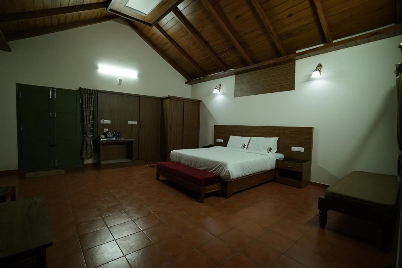 Coorggavadana Hotel Madikeri Bagian luar foto