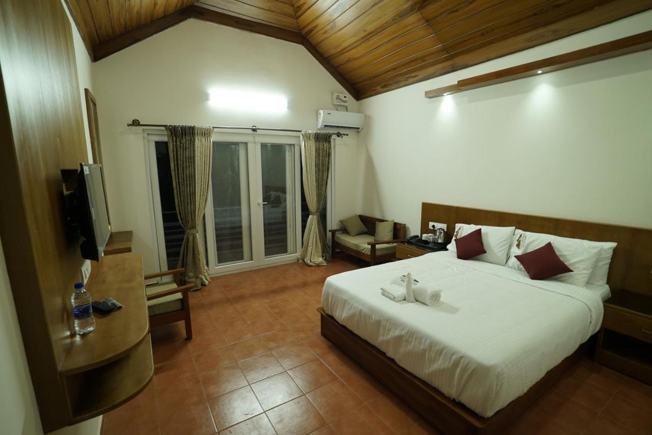 Coorggavadana Hotel Madikeri Bagian luar foto