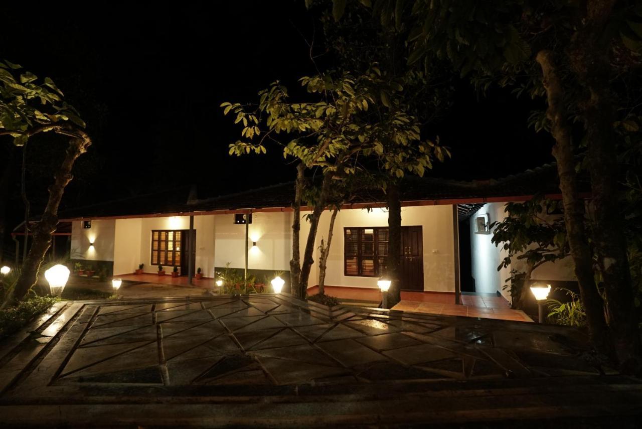 Coorggavadana Hotel Madikeri Bagian luar foto