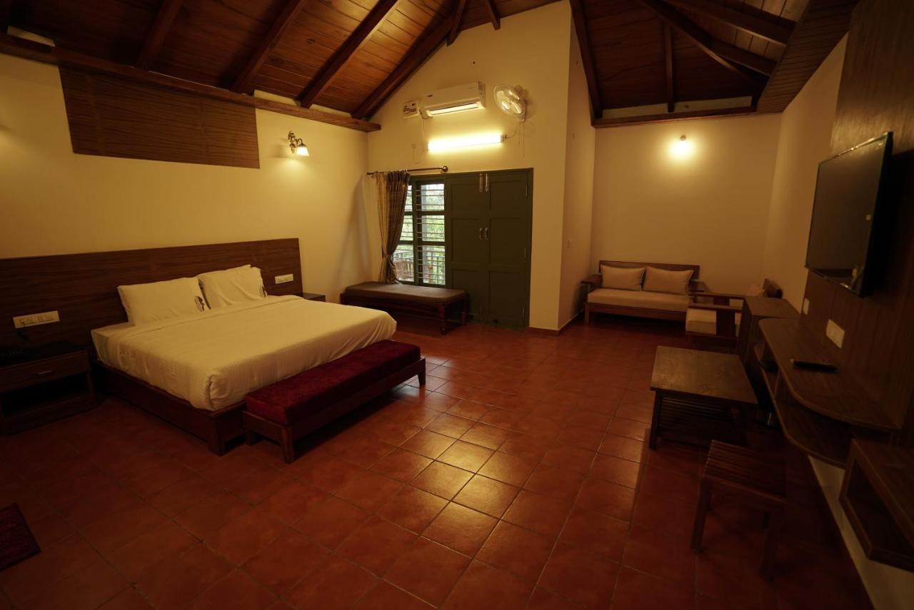 Coorggavadana Hotel Madikeri Bagian luar foto