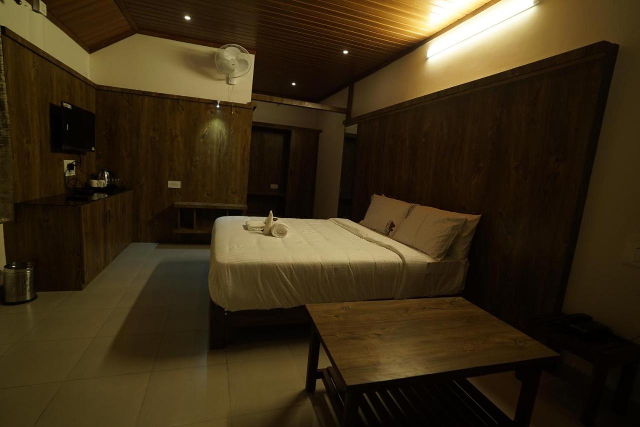 Coorggavadana Hotel Madikeri Bagian luar foto