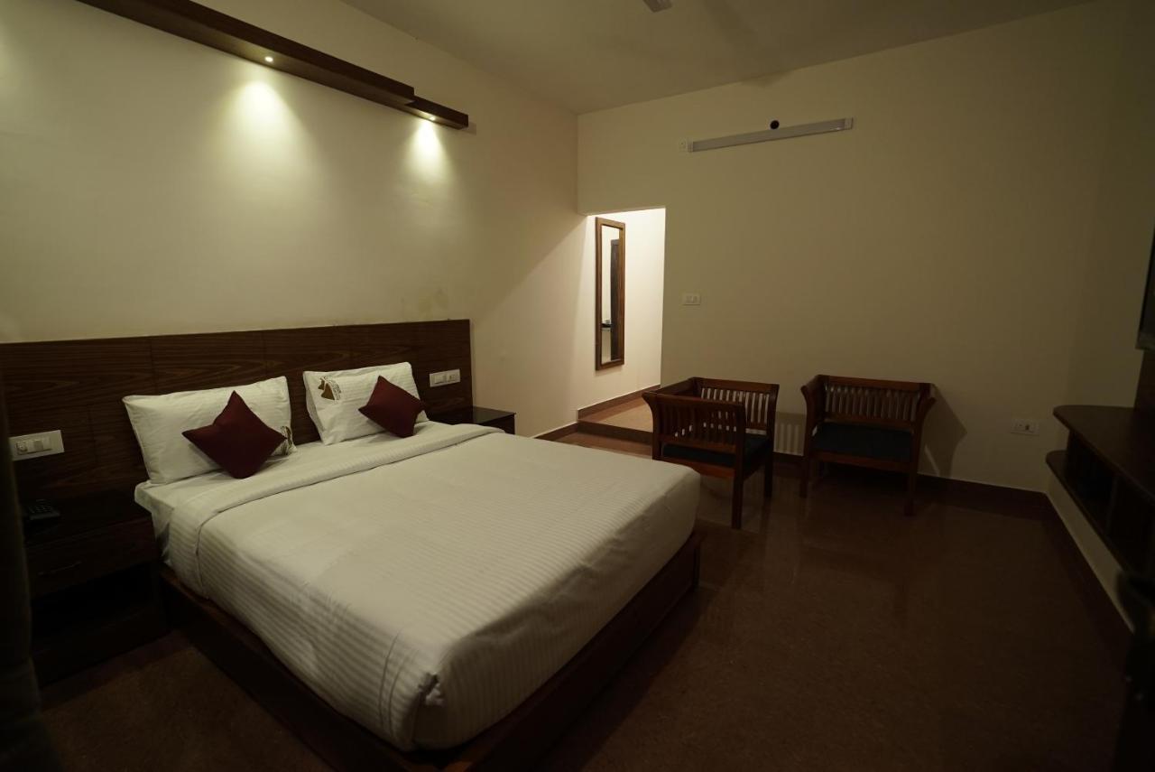 Coorggavadana Hotel Madikeri Bagian luar foto