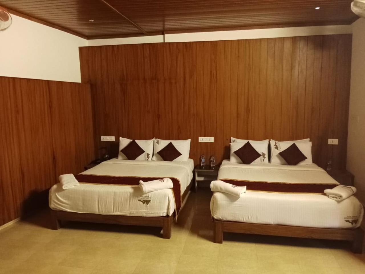 Coorggavadana Hotel Madikeri Bagian luar foto