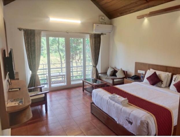 Coorggavadana Hotel Madikeri Bagian luar foto