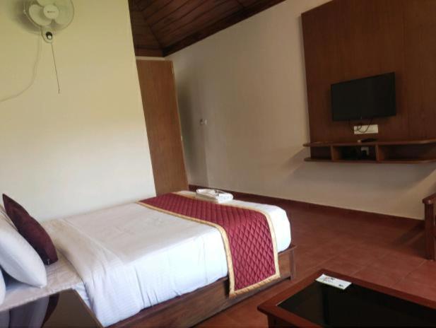 Coorggavadana Hotel Madikeri Bagian luar foto