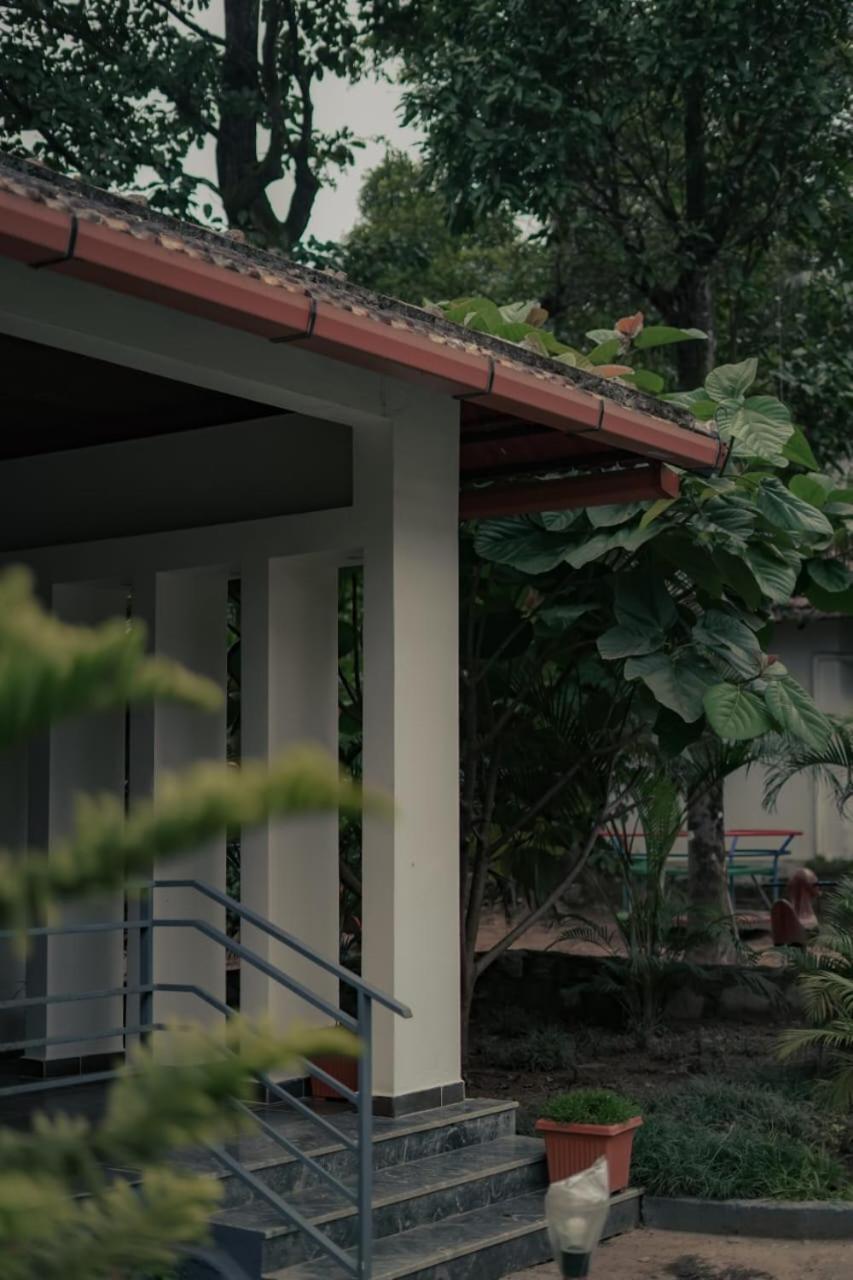 Coorggavadana Hotel Madikeri Bagian luar foto