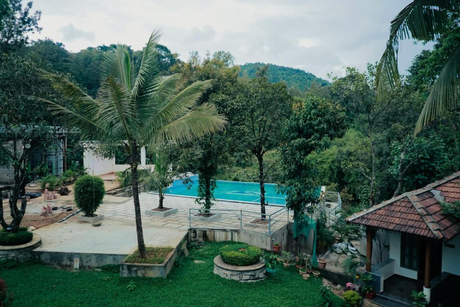 Coorggavadana Hotel Madikeri Bagian luar foto